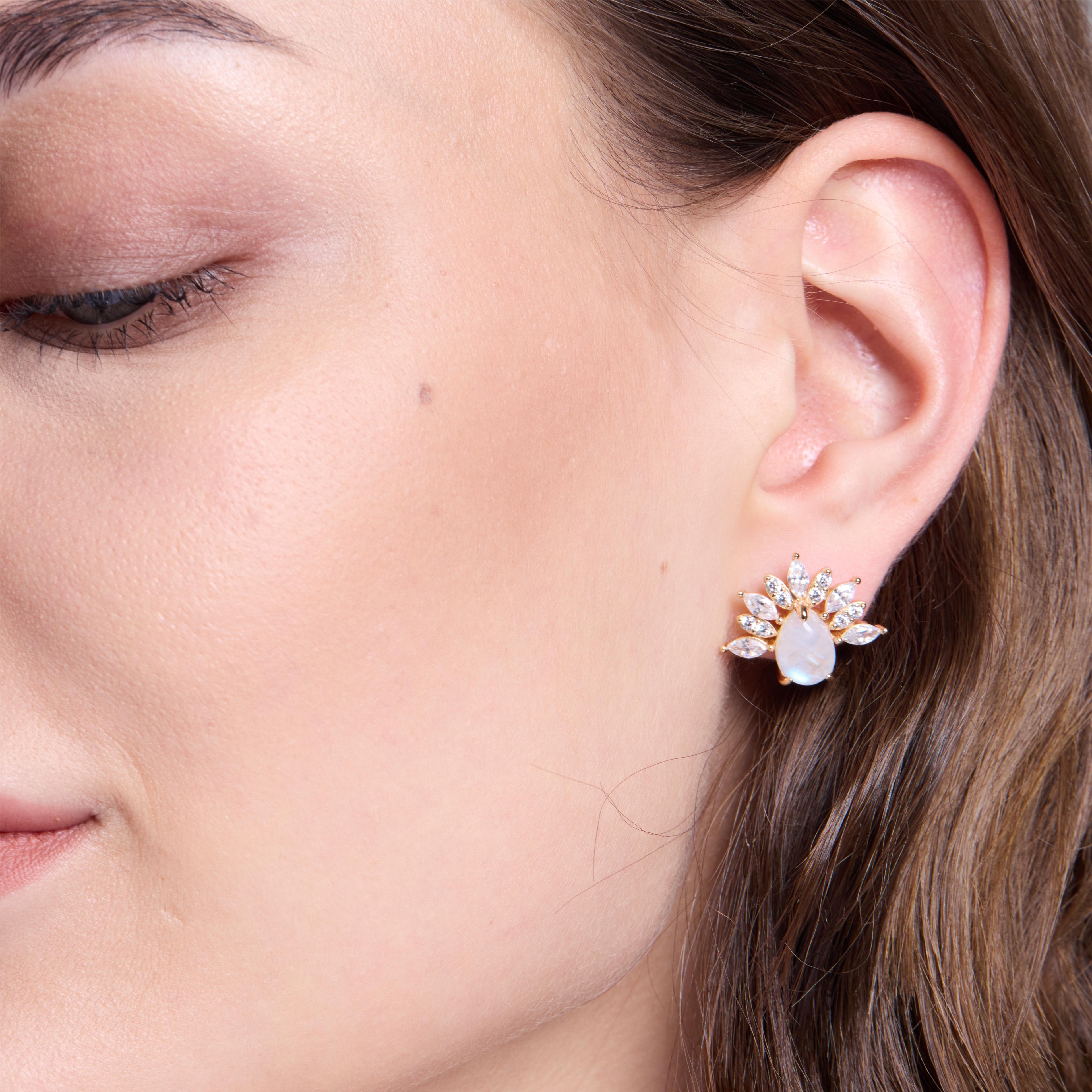 Infinity Moonstone Light Stud Earrings - JESCOJES