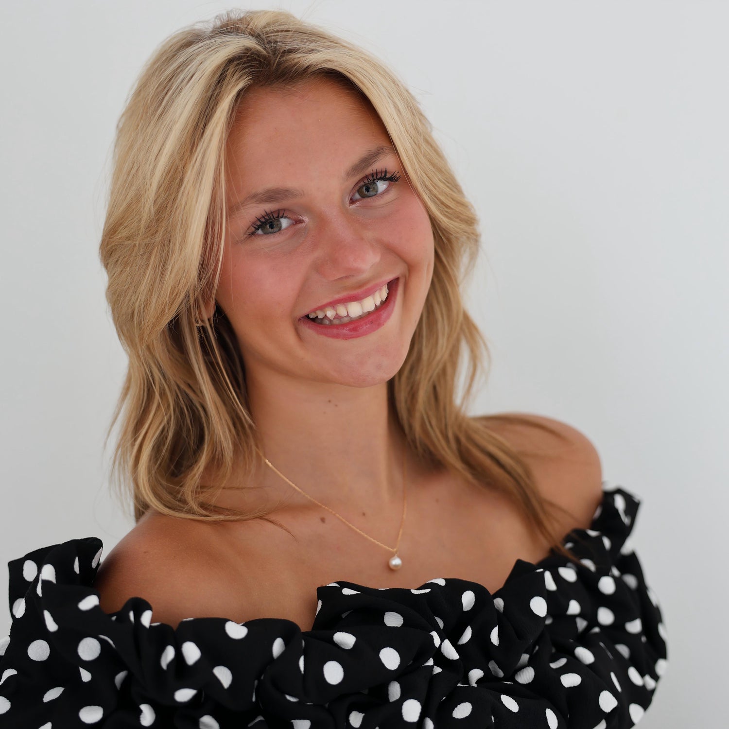 JESCOJES Lustrous AAAA Pearl V-Bale Pendant Necklace