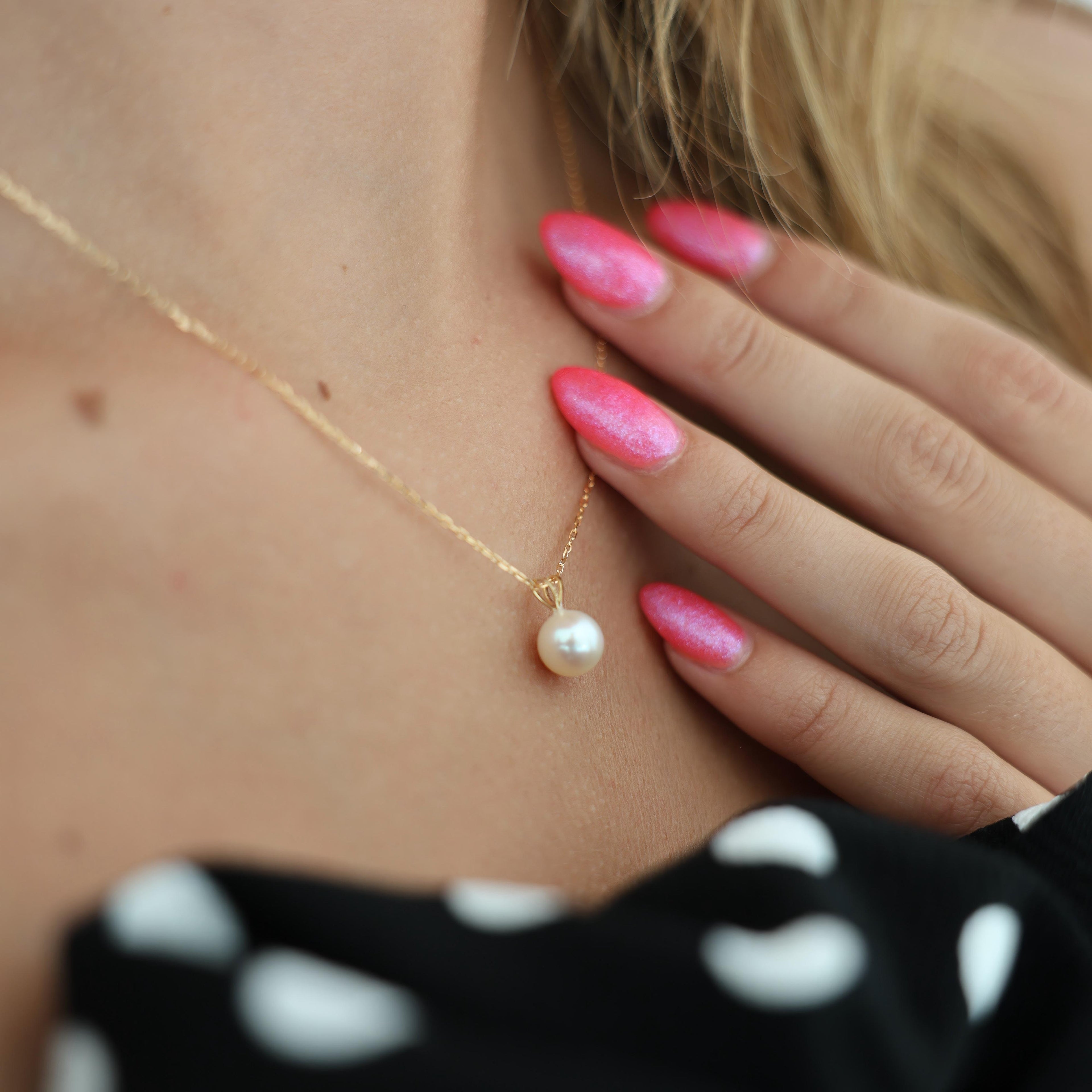 JESCOJES Lustrous AAAA Pearl V-Bale Pendant Necklace