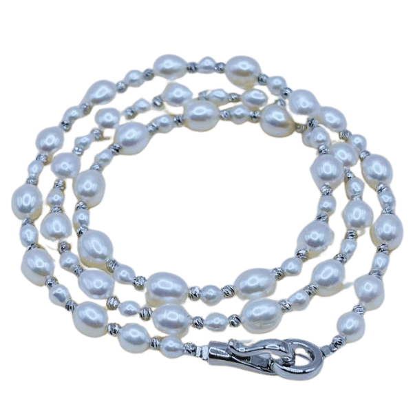 The Rise of Men Wearing Pearl Necklaces: A Timeless Trend Redefined