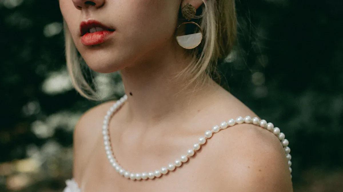 Three Reasons White Gold Pearl Necklaces Are Timeless Gifts