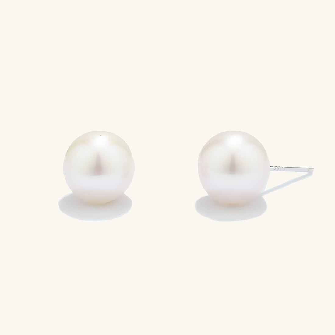 Charismatic Freshwater Pearl Stud Earrings 9.5-10mm