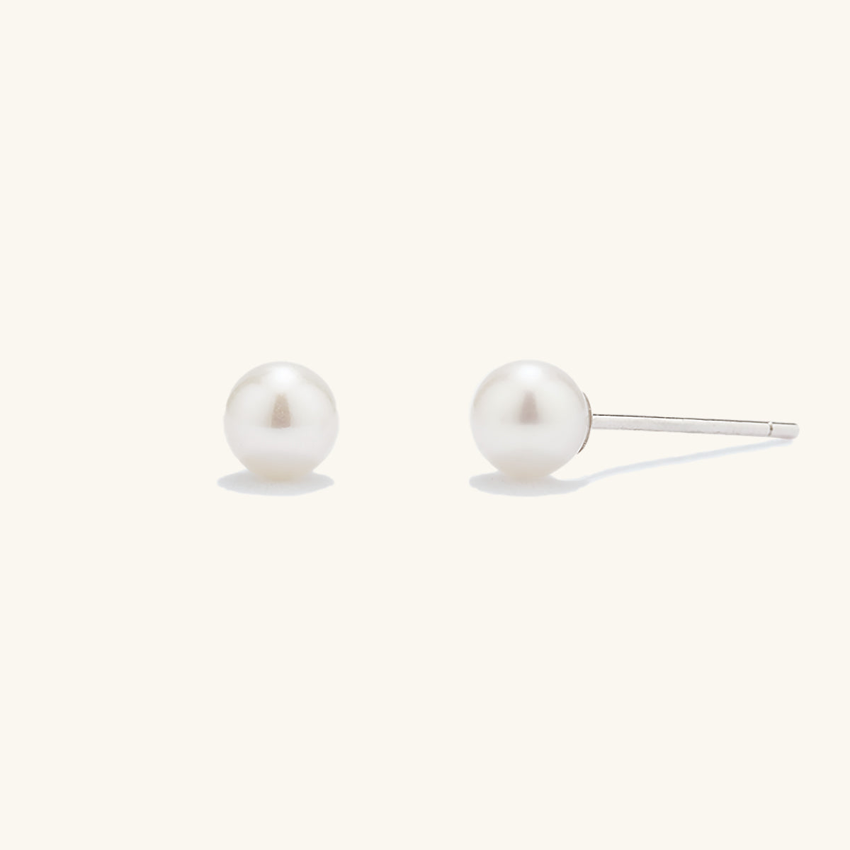 Charismatic Freshwater Pearl Stud Earrings 4.5-5mm