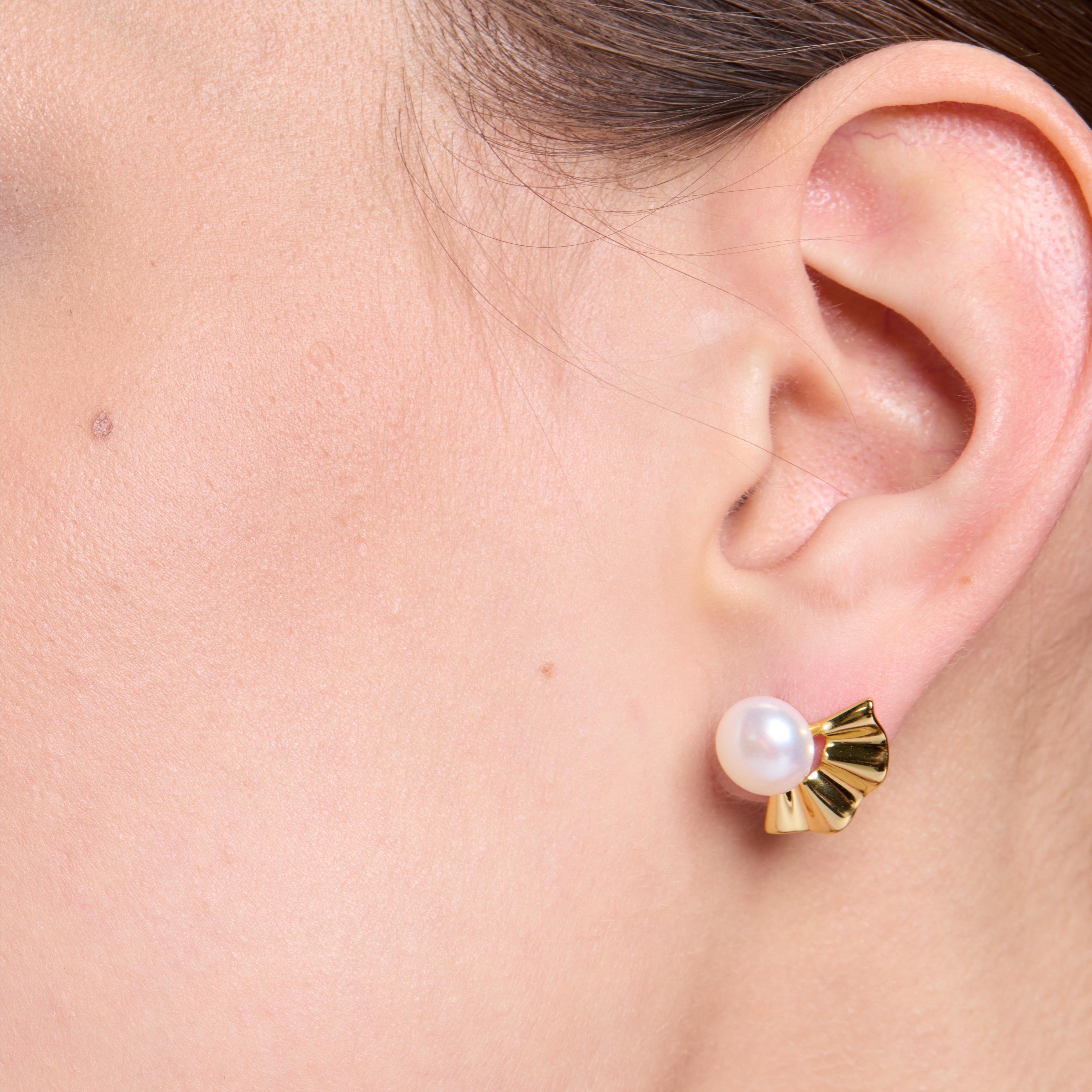 Exquisite Flawless Pearls Stud Earrings