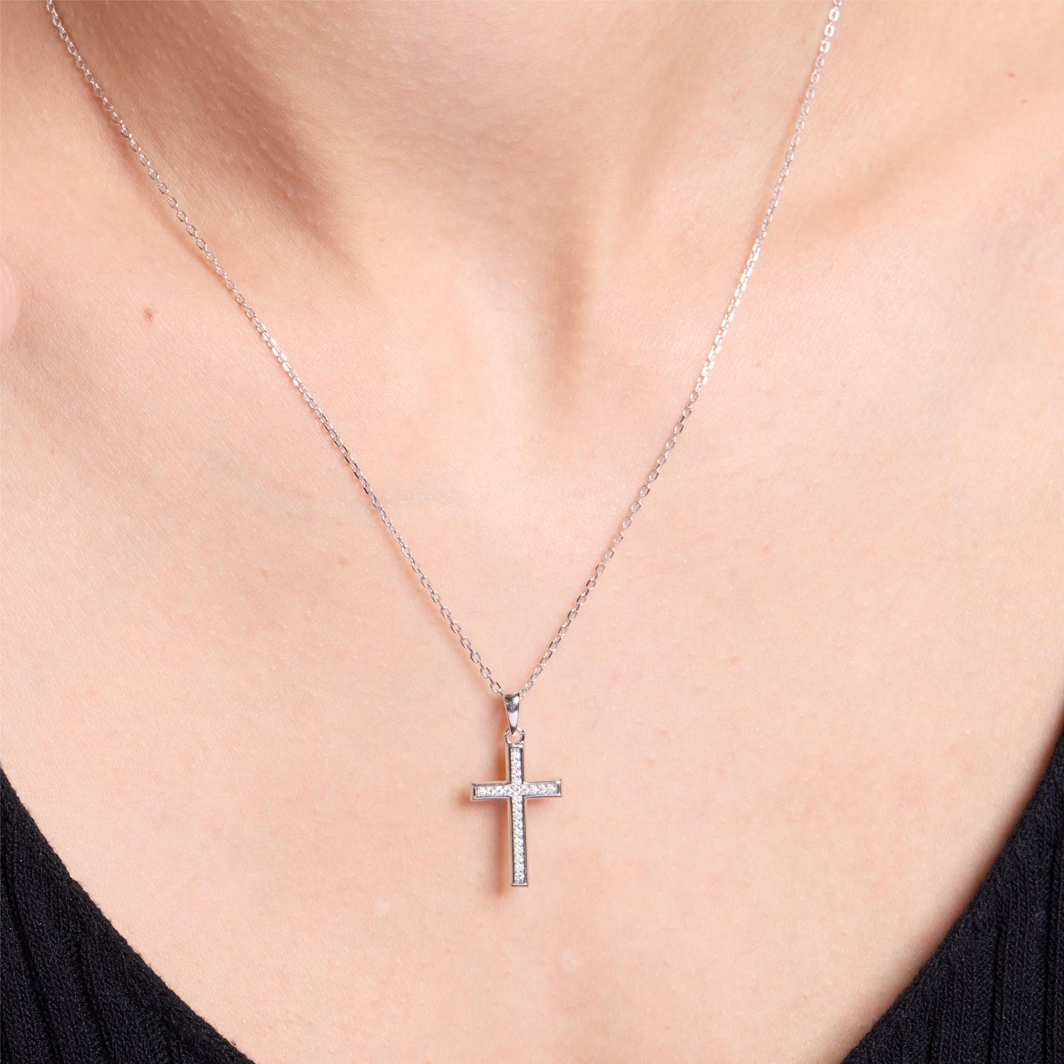 Classic Cross Pendant Necklace - JESCOJES