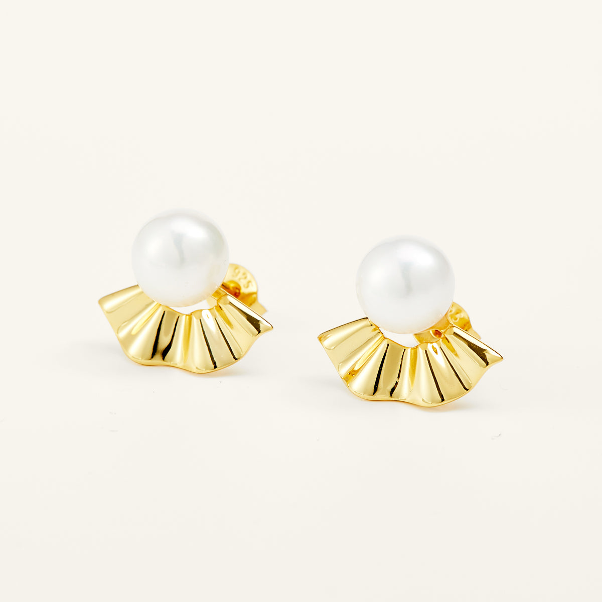 Exquisite Flawless Pearls Stud Earrings