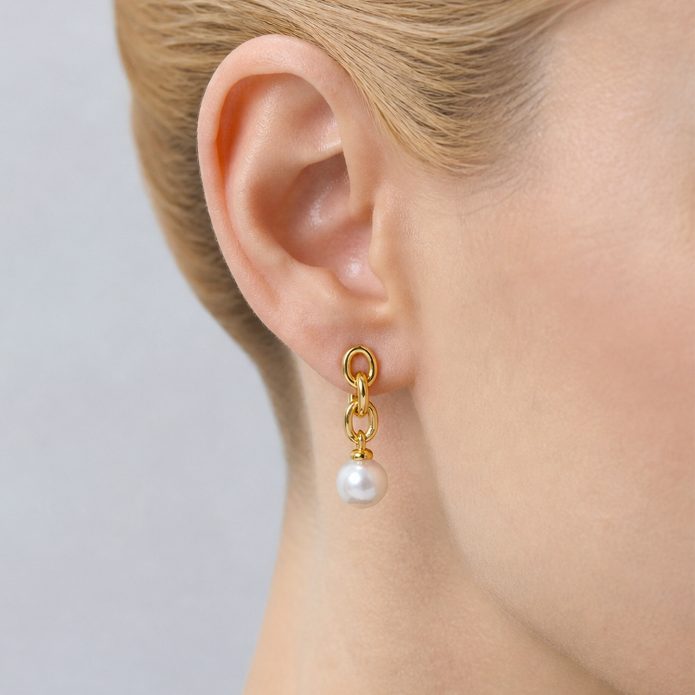 JESCOJES The Chainette | Aurora Pearl Earrings - model