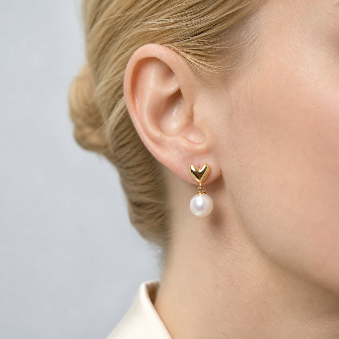 JESCOJES The Coeur | Aurora Pearl Earrings - model
