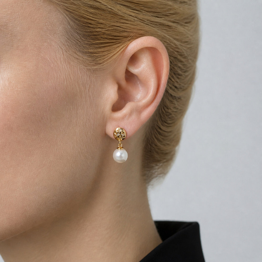 JESCOJES The Étoile | Aurora Pearl Earrings - model