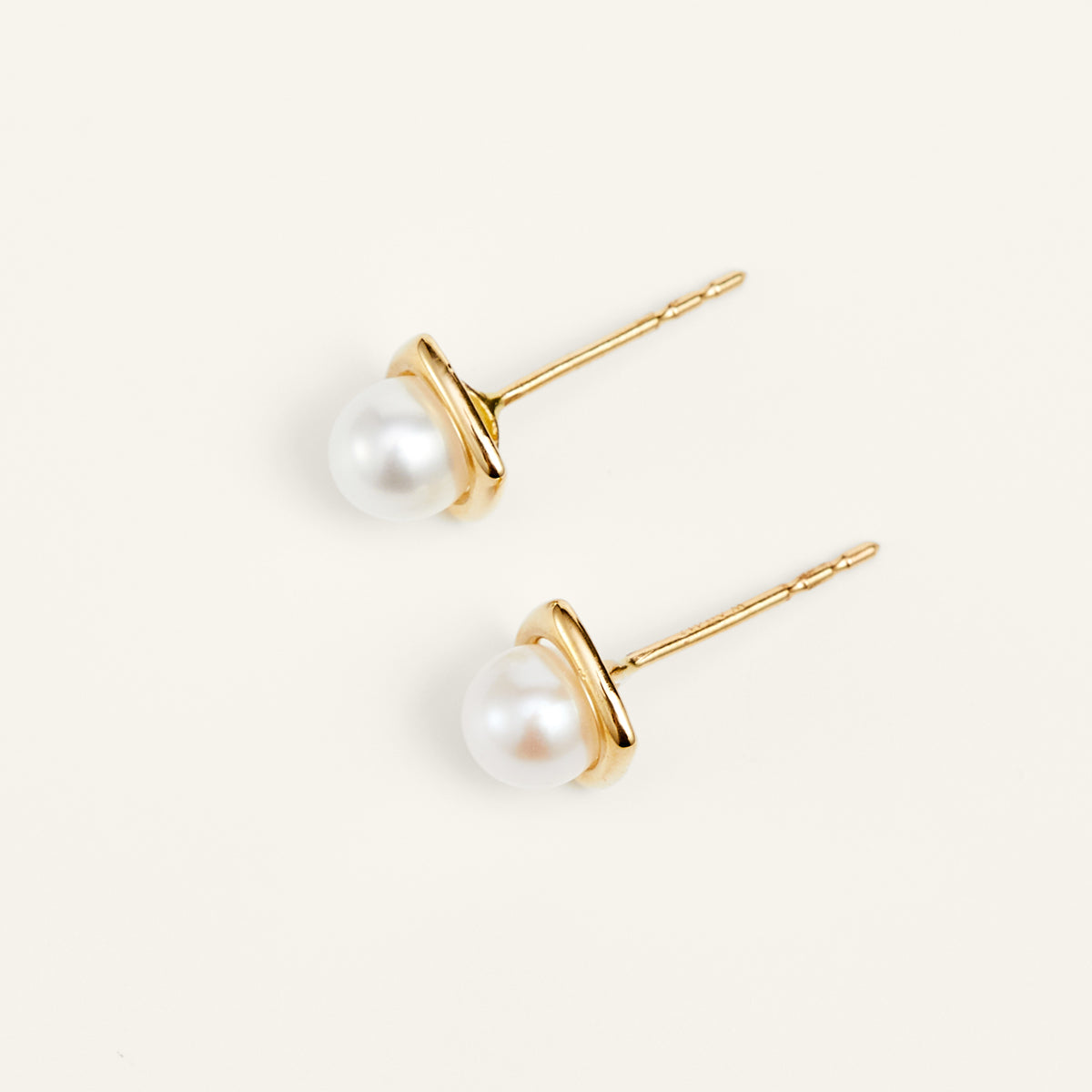 Shining Gold Pearl Stud Earrings - JESCOJES