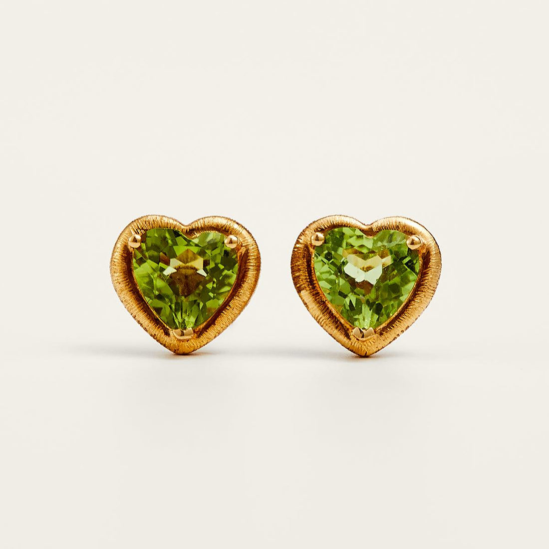 Charismatic Heart Gold Peridot Stud Earrings - JESCOJES