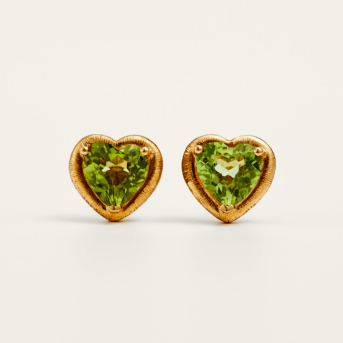 Charismatic Heart Gold Peridot Stud Earrings - JESCOJES