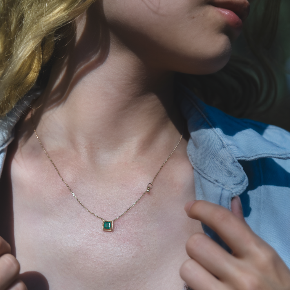 Charismatic Gold Emerald Pendant Necklace