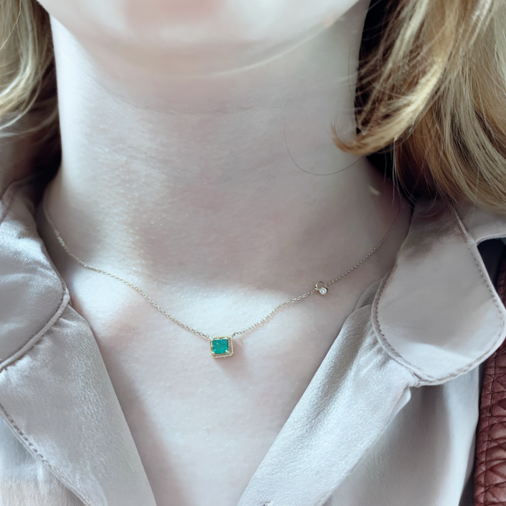 Charismatic Gold Emerald Pendant Necklace