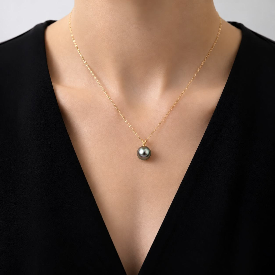 JESCOJES The V-Bale | 18K Gold Tahitian Pearl Pendant Necklace